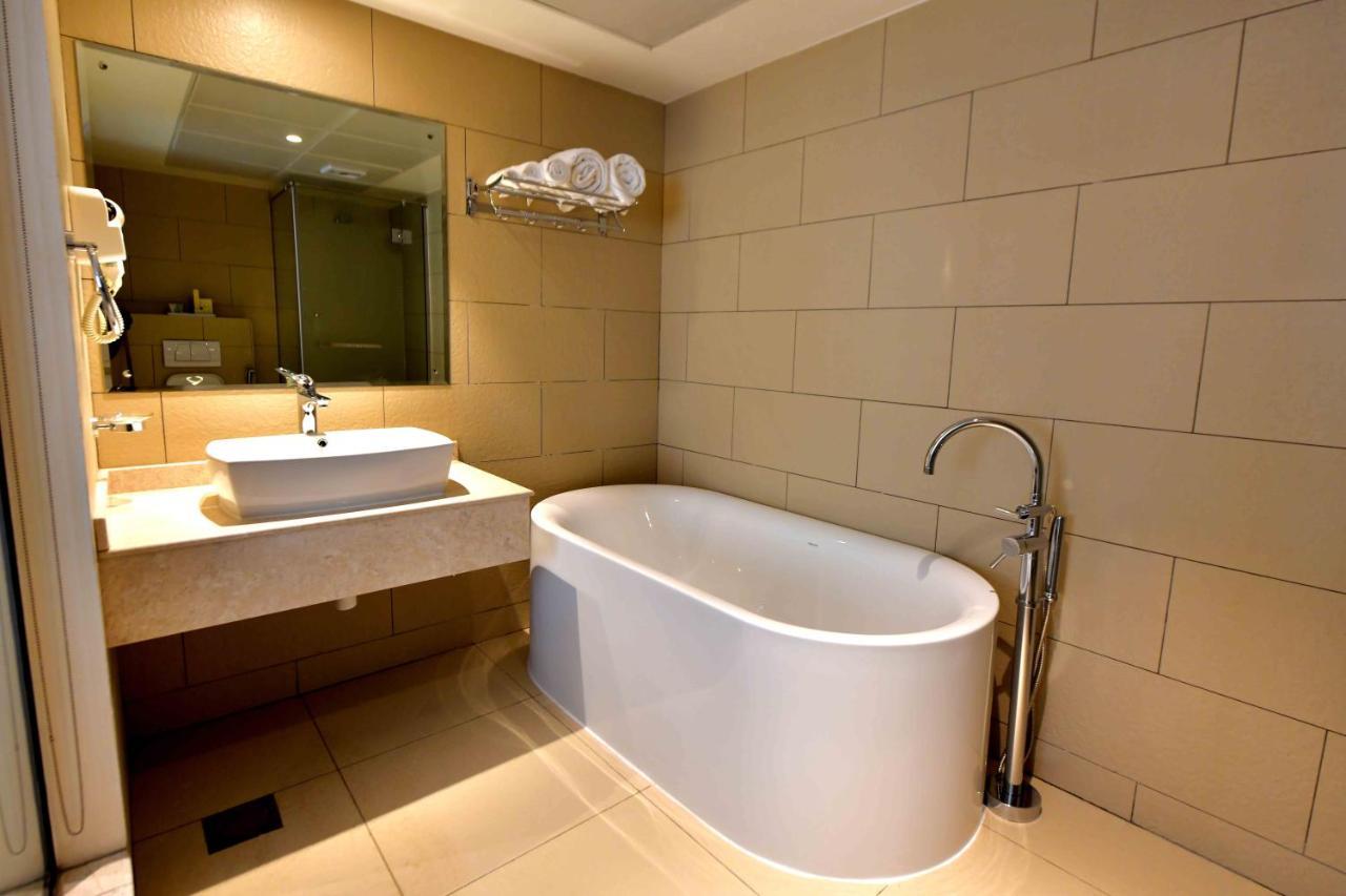 Be Inn Hotel Seeb Exterior foto